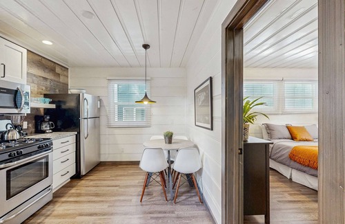 Lakeside Park Cabin | Renovated Modern Retreat with Hot Tub - Walk to Lakeside Beach & Gondola