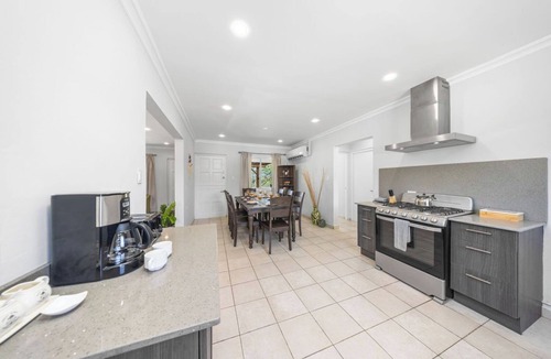 Opal Villa | Renovated ~ PrivatePool ~ OutdoorDining ~ Location
