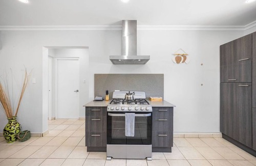 Opal Villa | Renovated ~ PrivatePool ~ OutdoorDining ~ Location