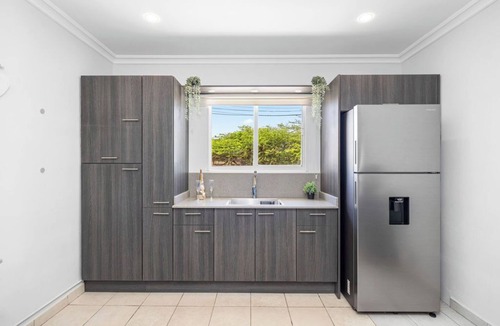 Opal Villa | Renovated ~ PrivatePool ~ OutdoorDining ~ Location
