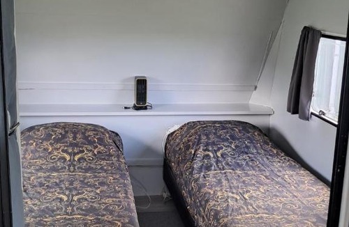 Hensbroek Other | Retro Caravan met privé-sanitair