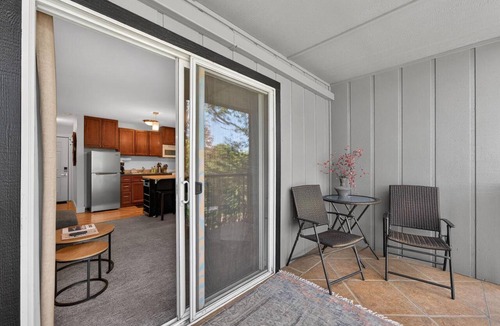 Bend Condo | Riverside Condo- Sweet & Sunny, AC, 100+mbps Wifi, Top Floor, 3 blks to Bend