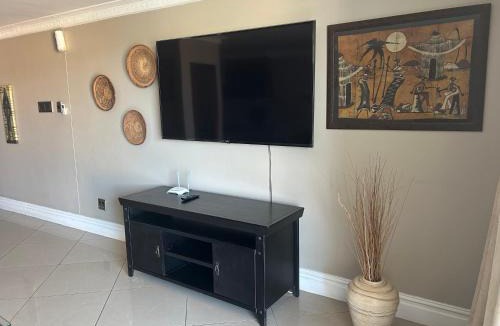 Durban Point Apartment | Seaview Apartments -Near MSC Cruise Terminal , Beach and UShaka Marine