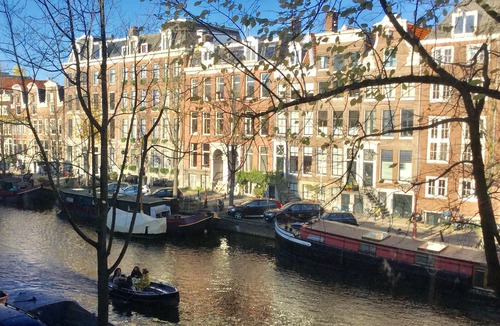 De Weteringschans Apartment | Simpel central-canal street-level studio for 2. Private entrance nice garden.