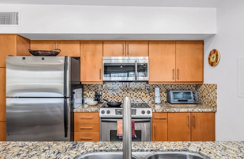 Deepwell Estates Condo | South Palm Springs Gem with In Unit Washer and Dryer and views of Bob Hope House