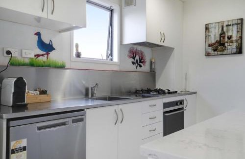 Grafton Apartment | Spacious 2BR Garage 1 Stop on train to Eden Park