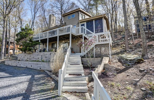 Bushkill House | Spacious 5-bedroom Mountain Retreat in Poconos with FREE access to Ski slope