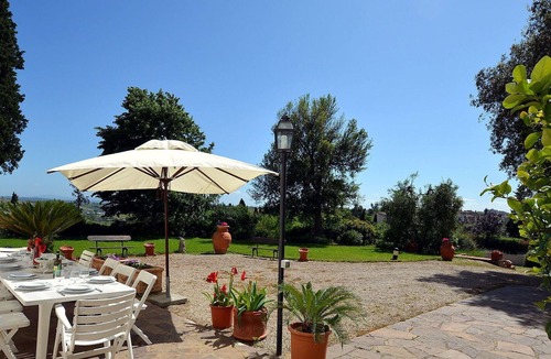Vinci Villa | Stunning private villa for 10 guests with private pool, WIFI, TV, patio, pets allowed and parking