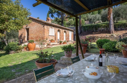 Pienza Villa | Stunning private villa with A/C, WIFI, TV, veranda and pets allowed, close to Montepulciano