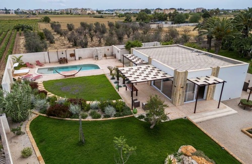 Nardo Villa | Stunning private villa for 6 guests with A/C, private pool, WIFI, TV, patio and pets allowed