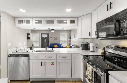 Fort Walton Beach Villa | Sunny Getaway | Minutes To Beaches & Downtown