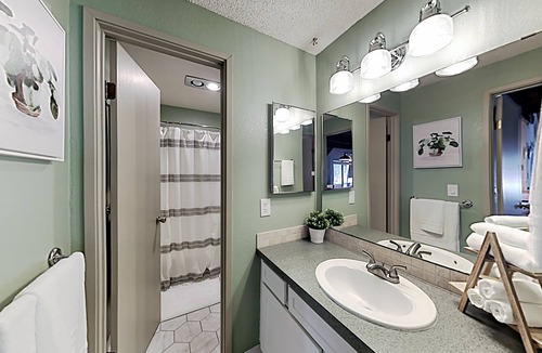 Tennis Village Condo | Sunriver Hideaway at Tennis Village | Fireplace, Patio, 6 SHARC Passes