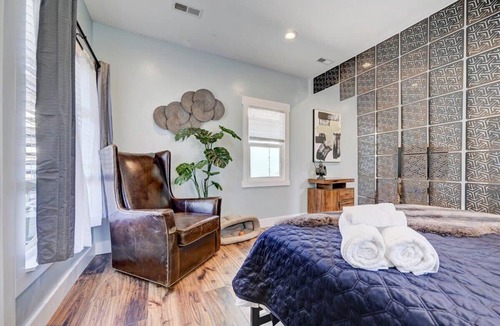 Colorado Springs Villa | The Aviary Villa: Reunion Retreat w/Hot Tub & AC