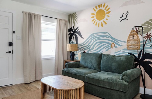 Vilano Beach Hotel | The Surfside Apartment-Full Kitchen-5 min walk to beach!