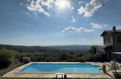 Cinigiano Villa | Villa and pool, next to typical Tuscan vineyards and olive groves, breathtaking sunsets