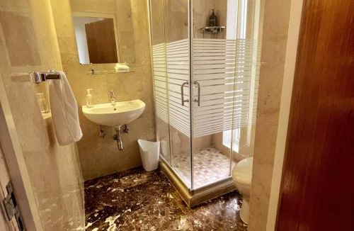 Palm Beach Villa | Villa and Pool walk to Palm Beach ideal for GROUPS