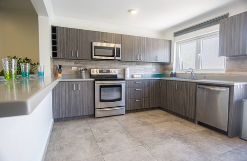 Bakval Villa | Villa Blue Heaven- 4BR-4BA-4BE, 2 min drive to BEACH!
