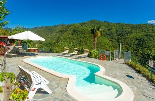 Castiglione di Garfagnana Villa | Villa Casale Le Selve Large Private Pool WiFi