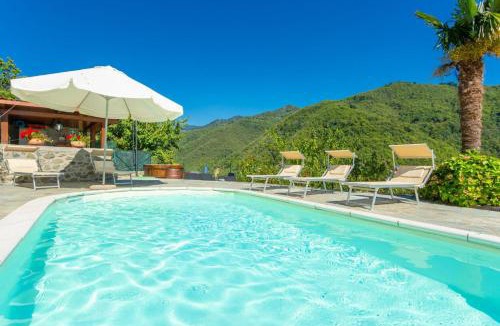Castiglione di Garfagnana Villa | Villa Casale Le Selve Large Private Pool WiFi