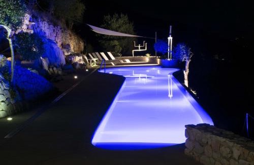 Vicopelago Villa | VILLA FARFALLA & GUESTHOUSE - The world unique property with an openable roof