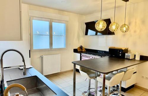 Chessy Villa | Villa Madison - Maison en Ville - Disneyland Paris - Vallée Village luxury outlet - two free parkings