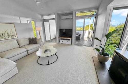 Westmere Villa | Westmere Wonder l Gorgeous 3 Bed Home inc View