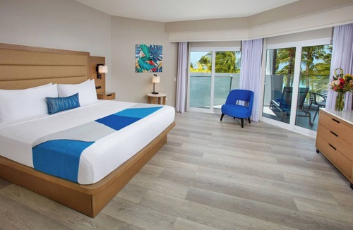 Palm Beach Hotel | Where Fun Trips and Great Memories Begin! Outdoor Pools, Beach, Free Parking!