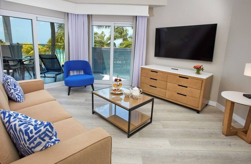 Palm Beach Hotel | Where Fun Trips and Great Memories Begin! Outdoor Pools, Beach, Free Parking!