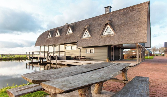 10P 4B Villa with Pool and Sauna in Spijkerboor