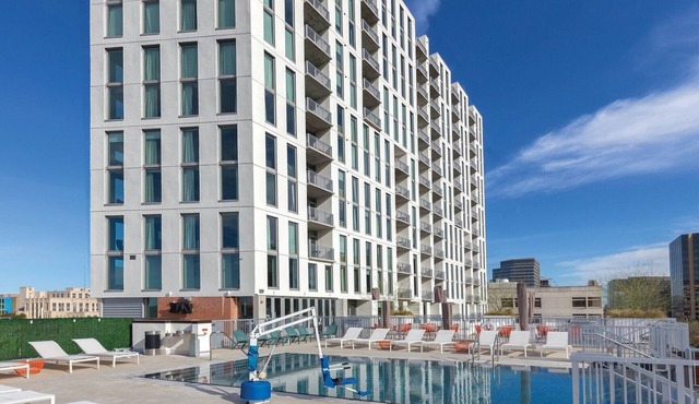 1Bed/1Bath - Gorgeous Downtown Austin Resort! in Austin