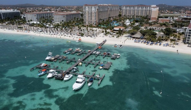 2 BR Villa @ Aruba Surf ~ 4 Star ~ Resort Access ~ Palm Beach ~ Pools ~ Kitchen