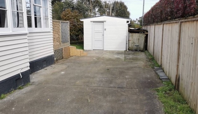 2 Double Bed Garden Chalet, 14 Phyllis St, Mt Albert, Auckland