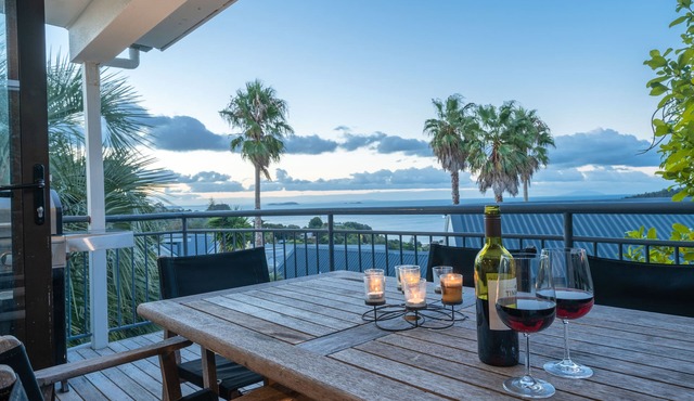 2 Level, 2 bedroom Villa with open balcony and a covered deck, SKYTV, FREE Wifi