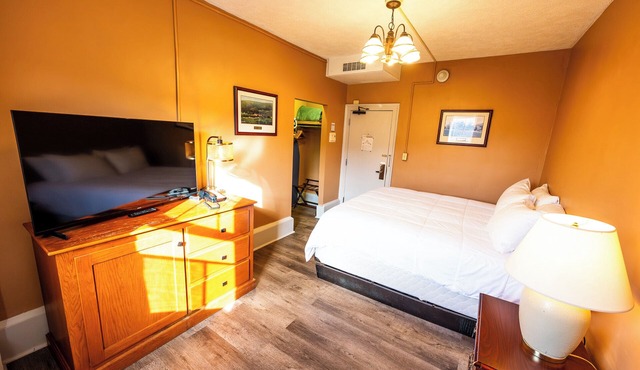 2 Units | Relax & Unwind in Nature | Ideal Stay for Golf Fans & Scenic Explorers