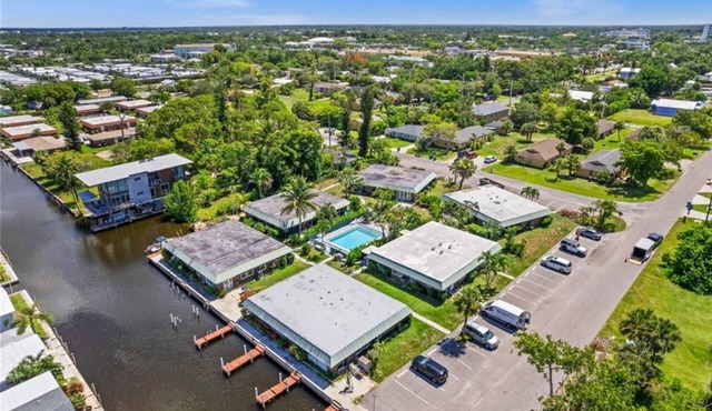 2BR/2BA Fully Updated Villa 3 mi Downtown, Hospitals, Beaches, Pickelball in Naples