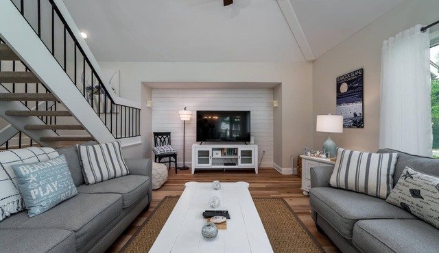 2BR/2BA Spinnaker! Great Beach Location! Amenity access included! Pet Friendly!