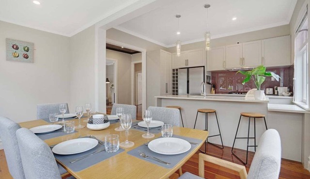 4 Carpark 50 metre walk to Eden Park 3BR 2BA