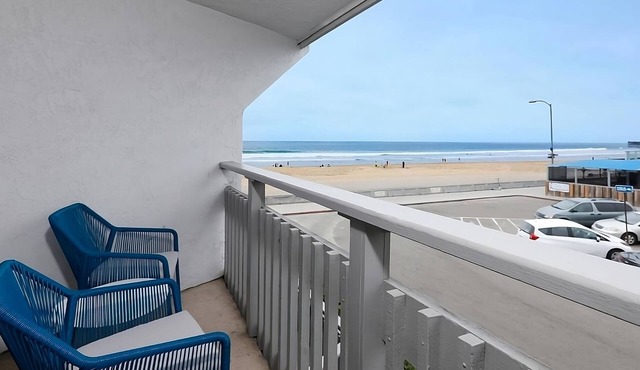 4 Family-friendly Units w/Private Patio! Steps to Pacific Beach! Onsite Pool!