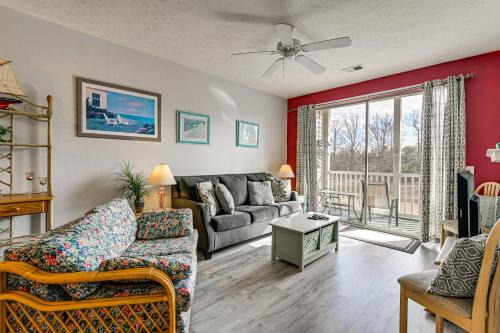 4 Mi to Ocean: Myrtle Beach Condo w/Resort Perks