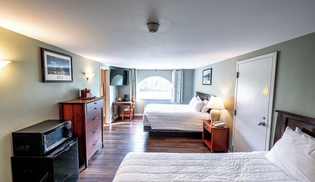 4 Units | Relaxing Mountain Retreat | Enjoy Scenic Views from a Charming Haven