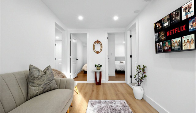 5 Bedroom 2 Bathroom | 10 min Airport | 20 min Downtown in Vancouver