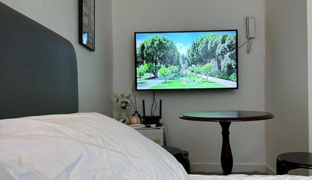 5 min to Subway/Airport BusPrivateRoom 20 min to Hongdae MyeongdongNearHan River