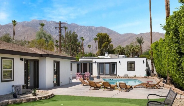 6 Bedroom Desert Oasis with pool, spa, & putt-putt