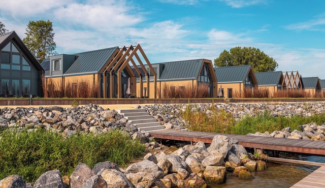 8-person accommodation with a view of the IJsselmeer