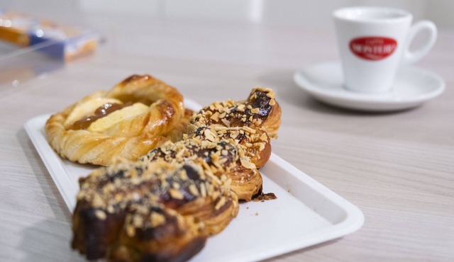 A stone's throw from downtown and the sea modern comfort and the scent of Marsala bread