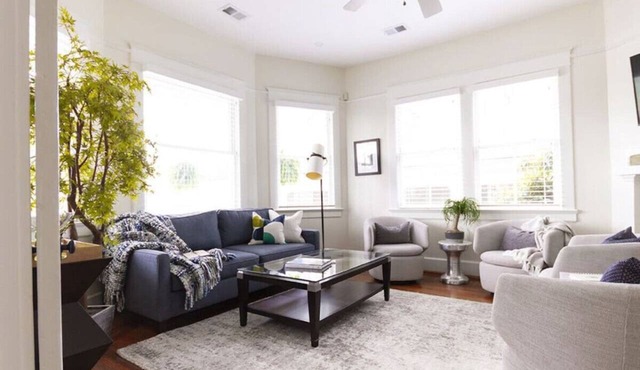 A3 at Saint Philip Square, One Block to King, Spacious Historic Stay