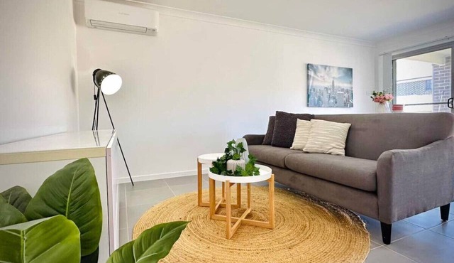 Adorable Modern 4 Br House | WiFi & Parking