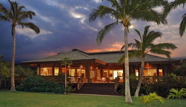 ALOHA SANDS BEACH FRONT VILLA + APARTMENT in Kamuela