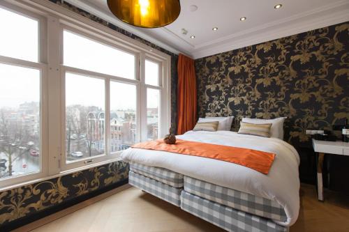 Amsterdam Canal Hotel in Amsterdam