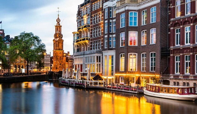 Amsterdam Central Luxury with Canal views in Amsterdam